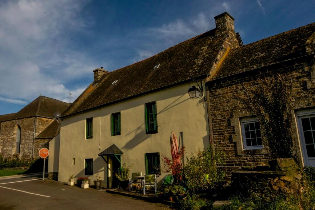 B&B / Chambre d'hôtes Auberge Le Canard Qui Rit 1 Hent Coz, 22570 Plélauff