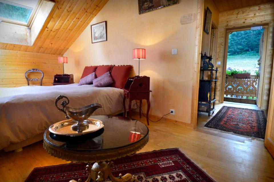 B&B / Chambre d'hôtes Auberge NEMOZ Hameau La MARTINETTE, 38580 La Ferrière