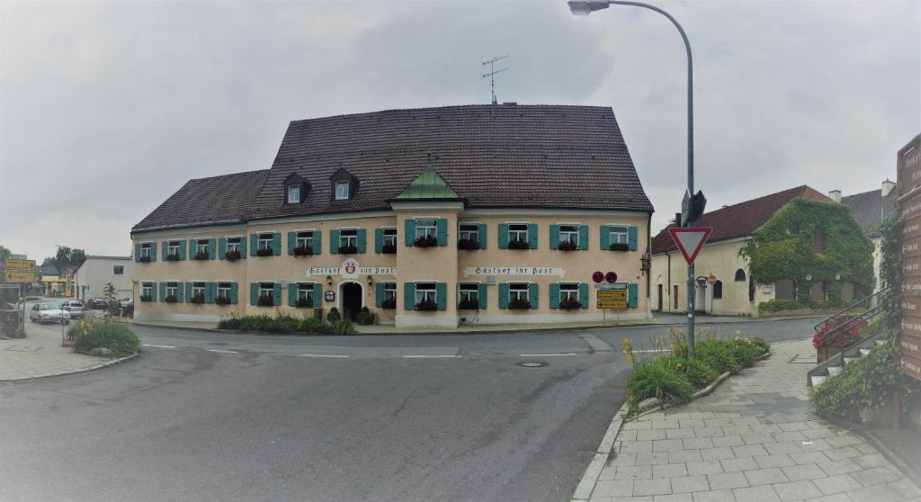 Pension Gasthof zur Post & Asia Münchner Str. 2, 82266 Inning am Ammersee