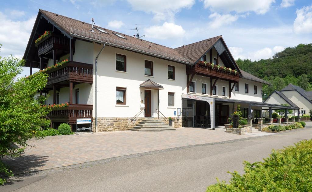 Auberge Restaurant - Pension Im Pfenn Im Pfenn 3 54689 Irrhausen