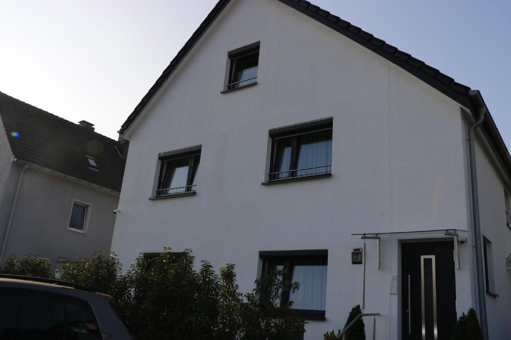 Rooms in Düsseldorf near the Airport/Fair 23 Eckenerstraße, 40468 Düsseldorf