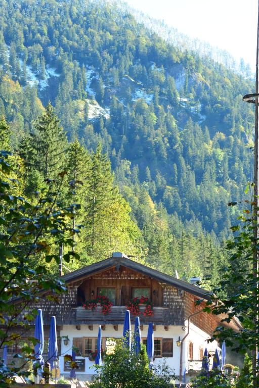 Auberge Schwaigeralm Raineralmweg 85 83708 Kreuth