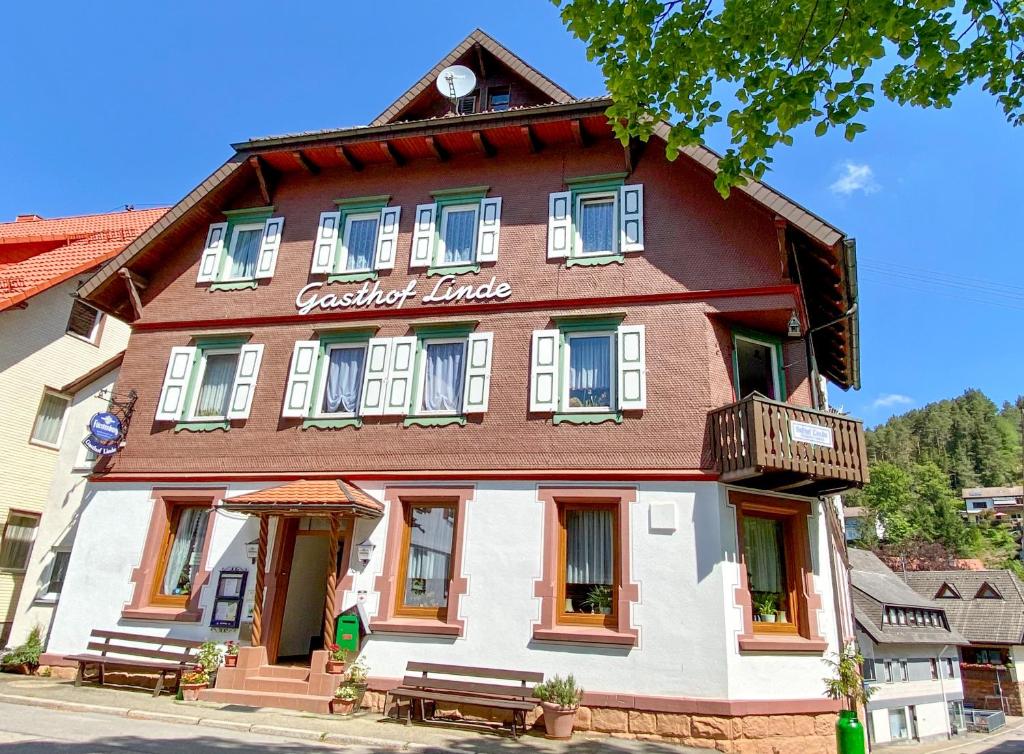 Auberge Schwarzwaldgasthaus Linde Kirchstr. 3 78144 Tennenbronn