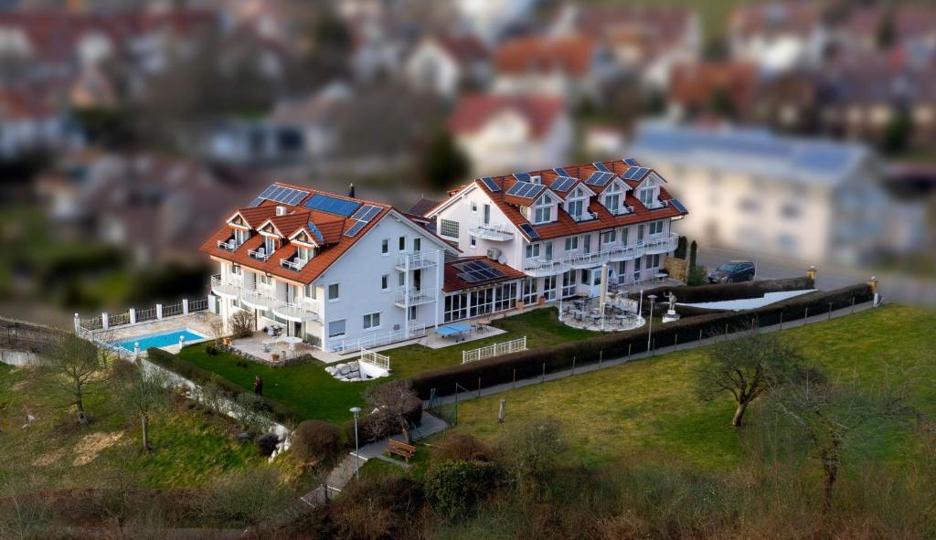 Auberge Sporthotel Schönblick von Lassbergstr. 8 88709 Meersburg