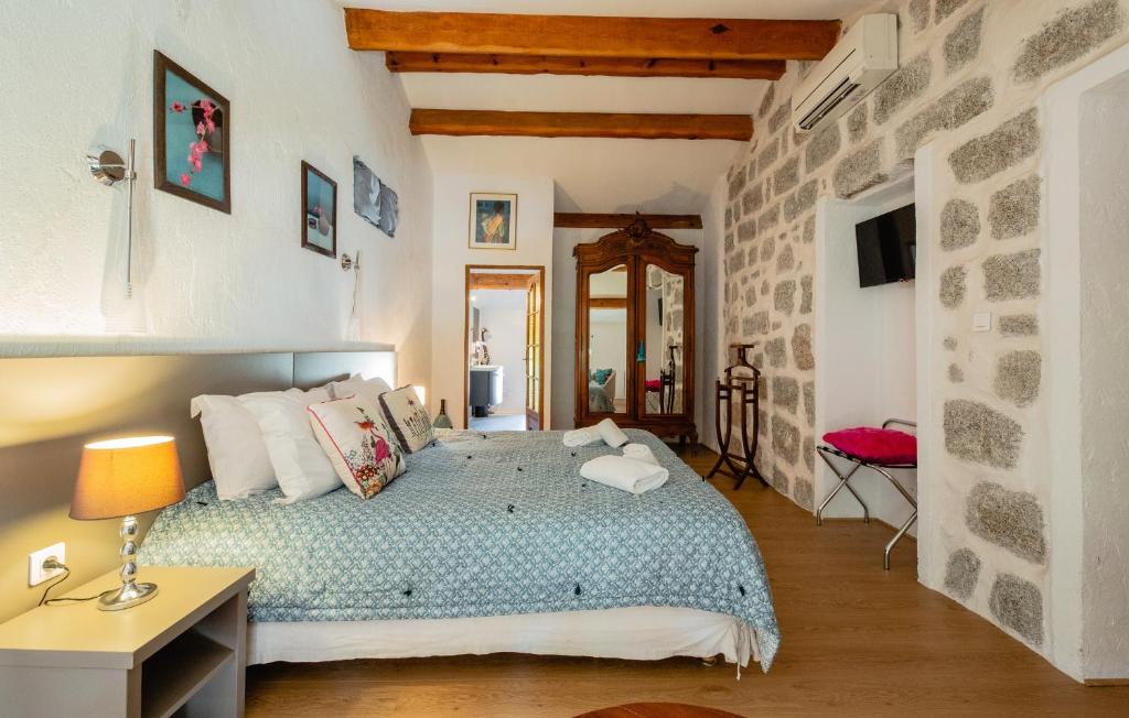 Auberge Auberge U n'Antru Versu Village de San Gavino di Carbini D268, 20170 San-Gavino-di-Carbini