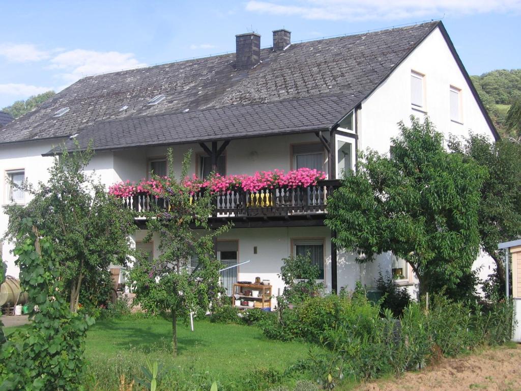 Auberge Weinfelderhof Im langen Morgen 30 54536 Kröv