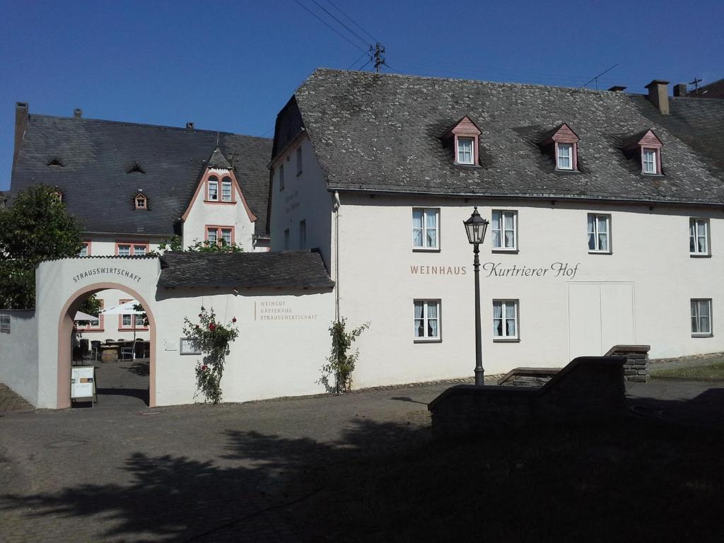 Weinhaus Kurtrierer Hof Tränkgasse 4, 54340 Leiwen