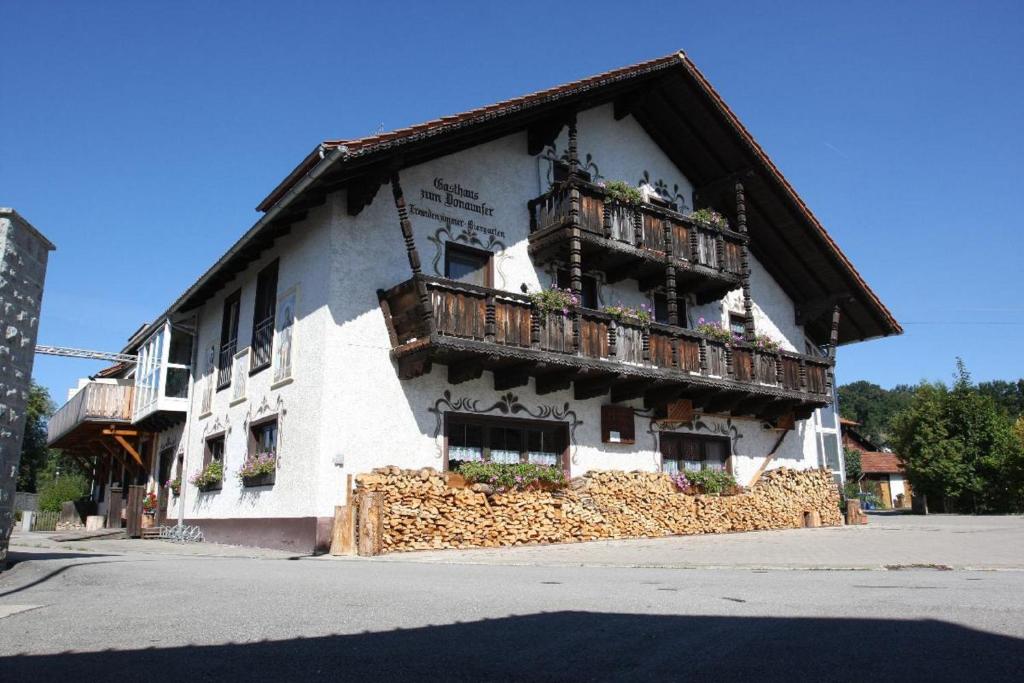 Auberge Zum Donauufer Pfelling 23 94327 Bogen