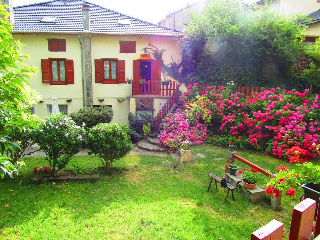 Maisons de vacances Aucairn rue de la mairie, 09310 Château-Verdun