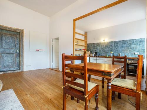 Maison de vacances Authentic Apartment in Gerbstedt Friedeburg with Terrace  Friedeburg