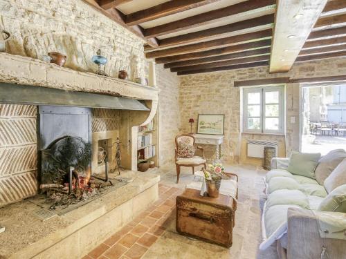 Authentic Burgundian Farmhouse in Talon with Fireplace Talon france