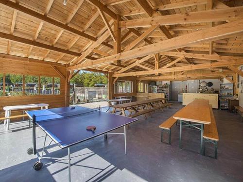 Maison de vacances Authentic mobile home in the Dordogne with shared swimming pool  Paleyrac