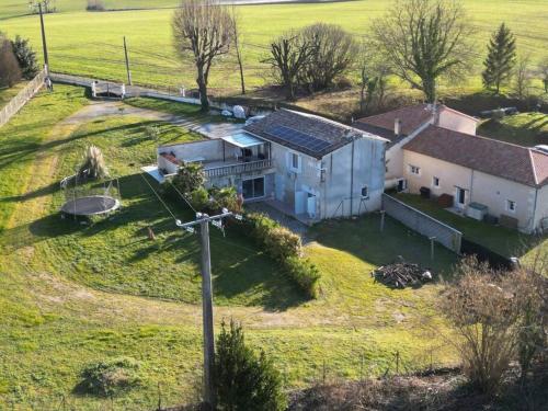 Maison de vacances Authentique maison en pierre de 160 m2 au calme 4 Chez Launais Reignac