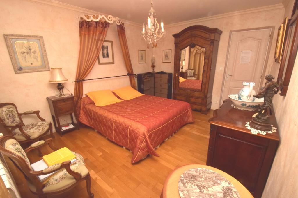 B&B / Chambre d'hôtes Autrefois La Modiste 3 Rue Gambetta, 32380 Saint-Clar