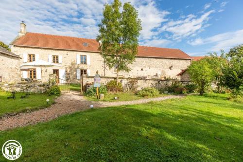 Aux 2 Puys - Gîte \ Saint-Priest-des-Champs france