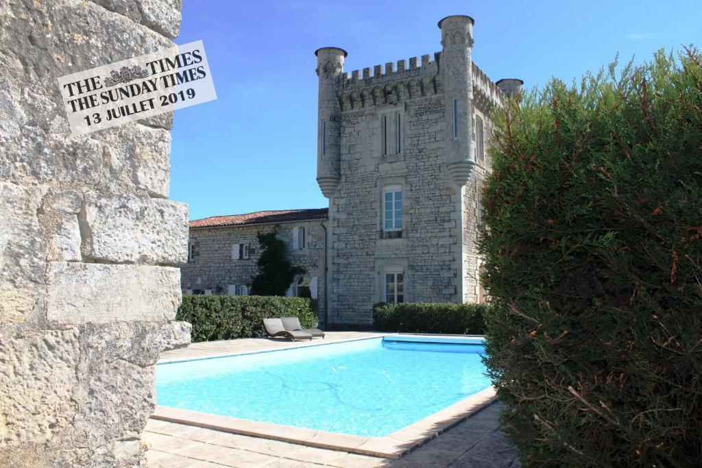 B&B / Chambre d'hôtes Aux 4 Cornes - Chambre d'hôtes Panteuil, 85200 Longeves