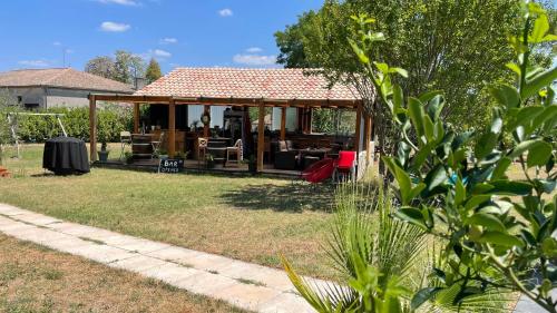 B&B / Chambre d'hôtes Aux abris des vents d'anges 1076 Rue Jean Trocard Les Artigues-de-Lussac