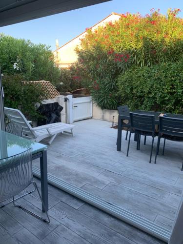 Maison de vacances Aux Ayguades, Pavillon tout confort proche plage, terrasse et WIFI 170 Rue du Prao Gruissan