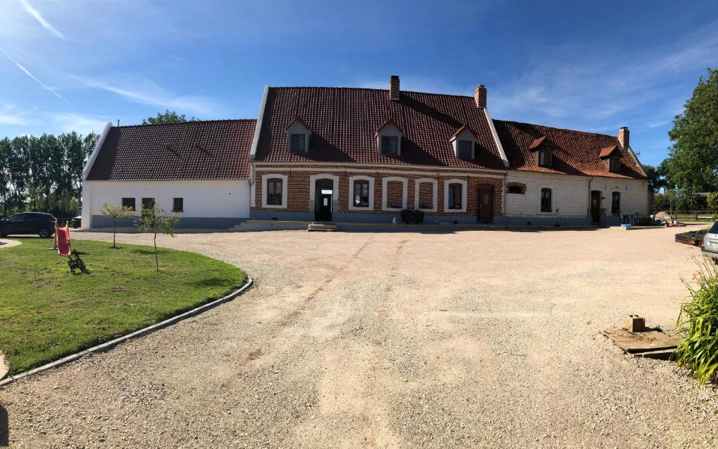 Maisons de vacances Aux doux logis 16 Rue de Saint-Rémy, 62870 Gouy-Saint-André