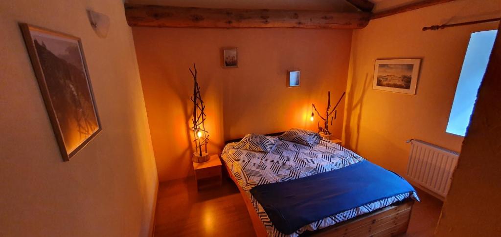 B&B / Chambre d'hôtes Aux étoiles de Moranges Moranges, 63630 Saint-Germain-lʼHerm