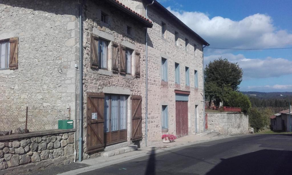 Séjour chez l'habitant aux genets de josephine le bourg route d'AMBERT, 63980 Fournols