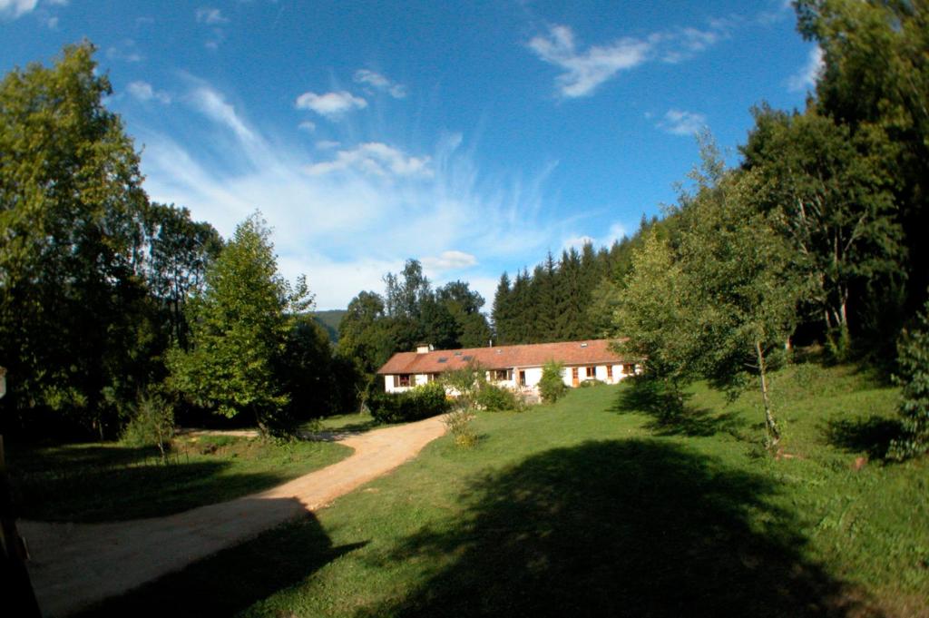 Maisons de vacances Aux gites du Rasteille Lieu-Dit le Rasteille, 09300 Fougax-et-Barrineuf