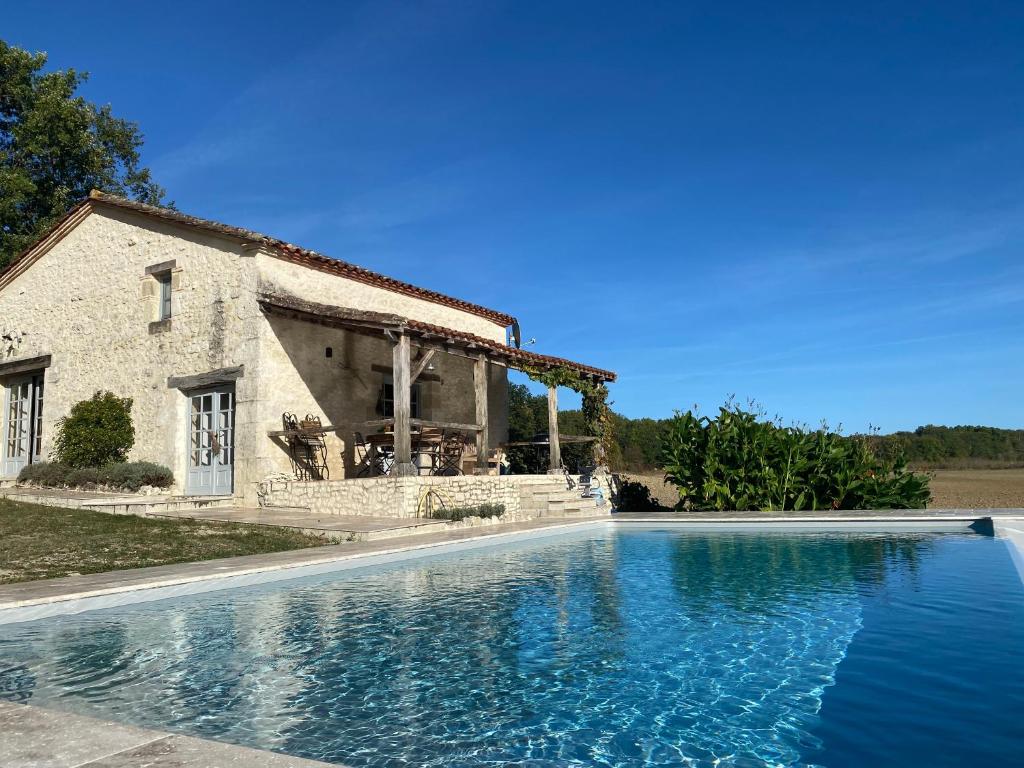 Maison de vacances Aux Juges-charming holiday house with private infinitypool! Agnac, 47800 Agnac