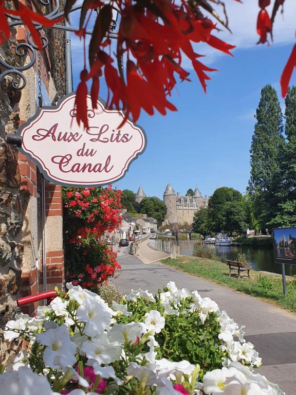 B&B / Chambre d'hôtes Aux Lits du Canal 2 Rue du Halage, 56120 Josselin