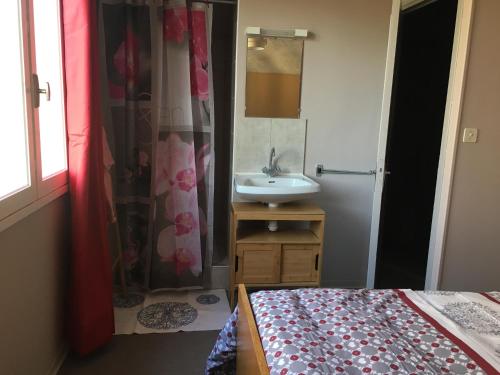 AUX PORTES D'AUBRAC studio 2 personnes Salgues france