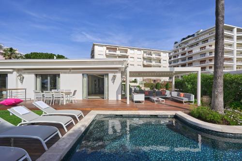 Villa @VILLA CONTEMPORAINE CROISETTE VUE MER & Piscine !!!!@ 102 Boulevard de la Croisette Cannes