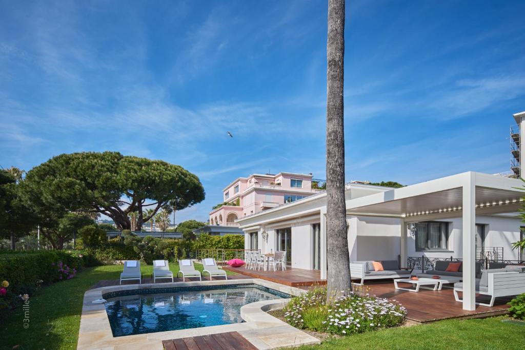Villa @VILLA CONTEMPORAINE CROISETTE VUE MER & Piscine !!!!@ 102 Boulevard de la Croisette, 06400 Cannes