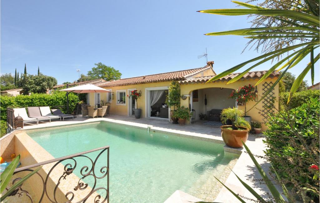 Maison de vacances Awesome home in Bagnols en Fort with 3 Bedrooms, Outdoor swimming pool and Swimming pool , 83600 Bagnols-en-Forêt