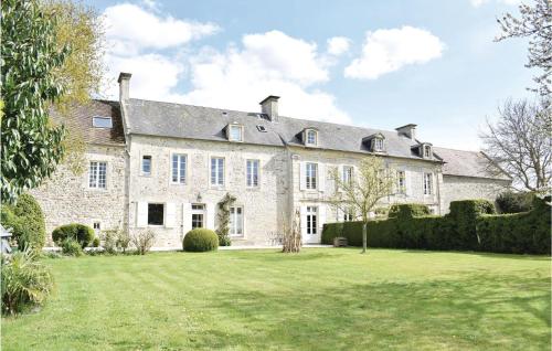 Awesome home in Barbery with 6 Bedrooms and WiFi Barbery france