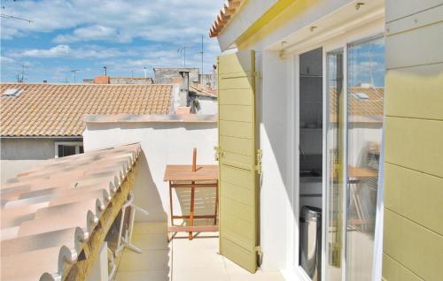 Maison de vacances Awesome home in Beaucaire with 2 Bedrooms and WiFi  Beaucaire