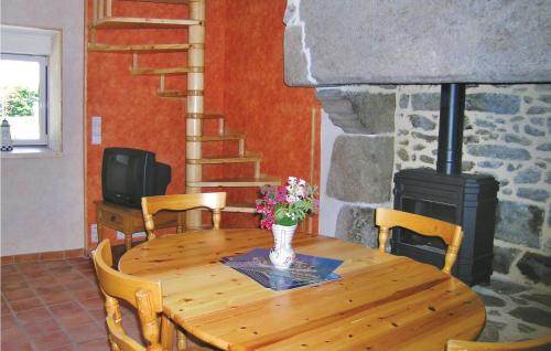 Awesome home in Brhand with 2 Bedrooms and WiFi Moncontour france