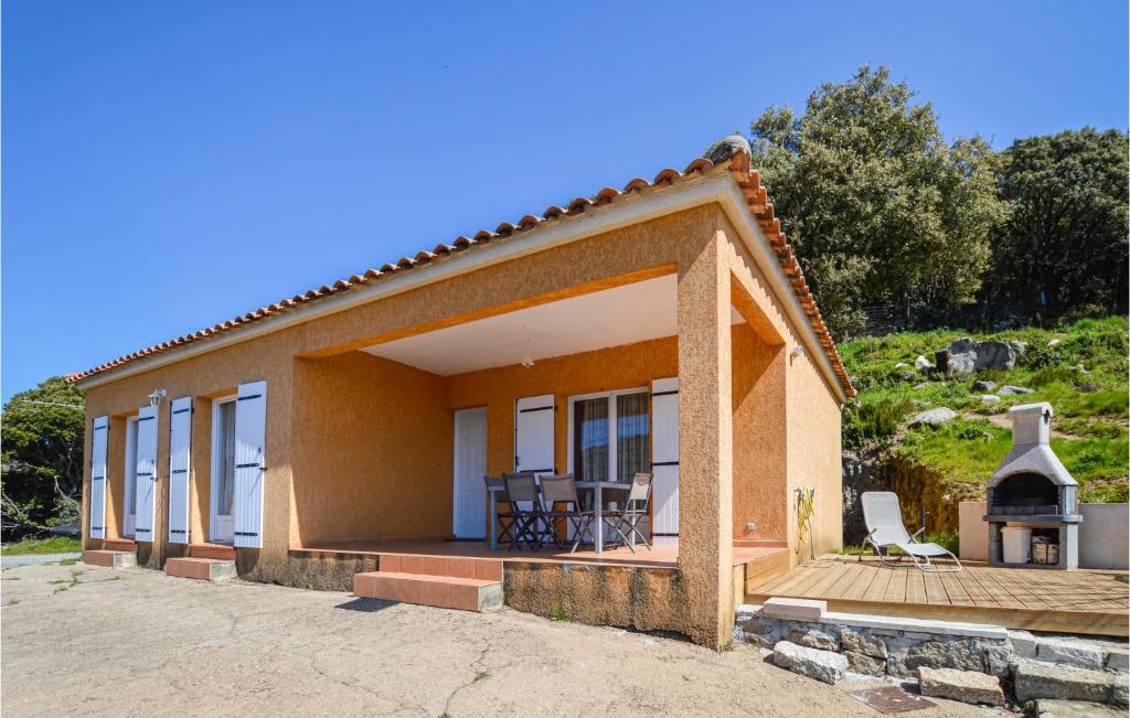 Maison de vacances Awesome home in Casalabriva with 3 Bedrooms and WiFi , 20140 Casalabriva
