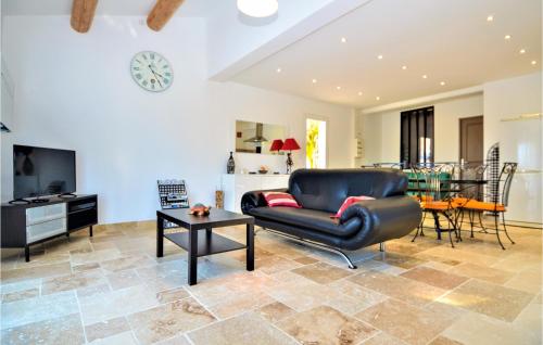 Awesome home in Comps with WiFi, 3 Bedrooms and Outdoor swimming pool Comps france