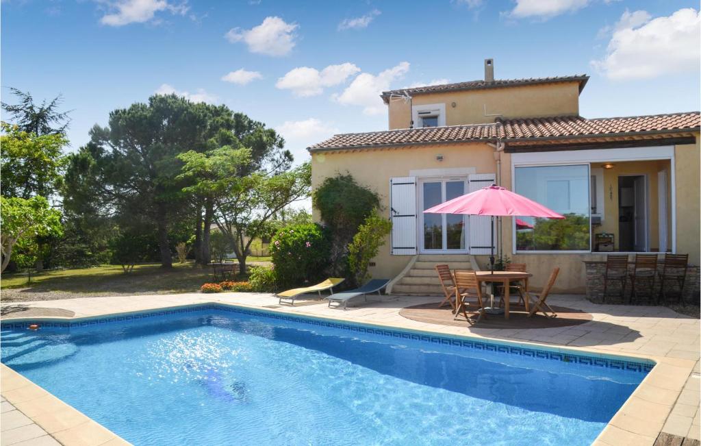 Maison de vacances Awesome home in Creissan with Outdoor swimming pool, WiFi and 3 Bedrooms , 34370 Creissan