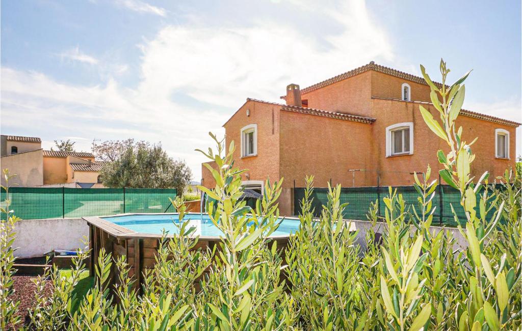 Maison de vacances Awesome home in Cruzy with Outdoor swimming pool, 3 Bedrooms and WiFi , 34310 Cruzy