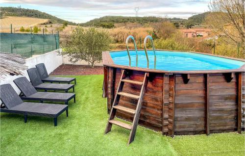 Awesome home in Cruzy with Outdoor swimming pool, 3 Bedrooms and WiFi Cruzy france