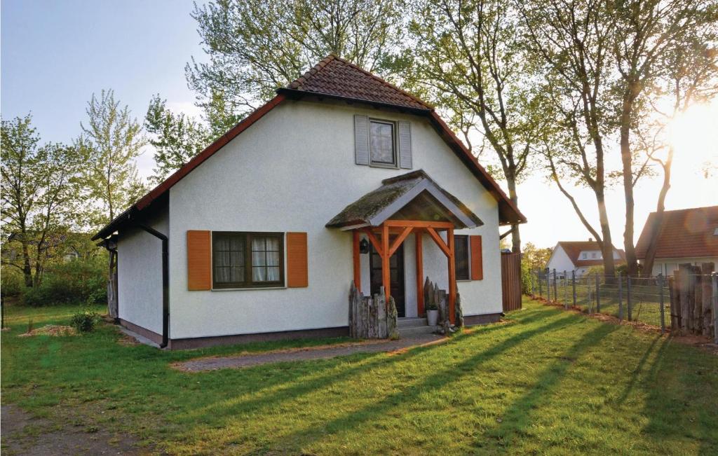 Maison de vacances Awesome home in Fuhlendorf with 4 Bedrooms and WiFi , 18356 Fuhlendorf