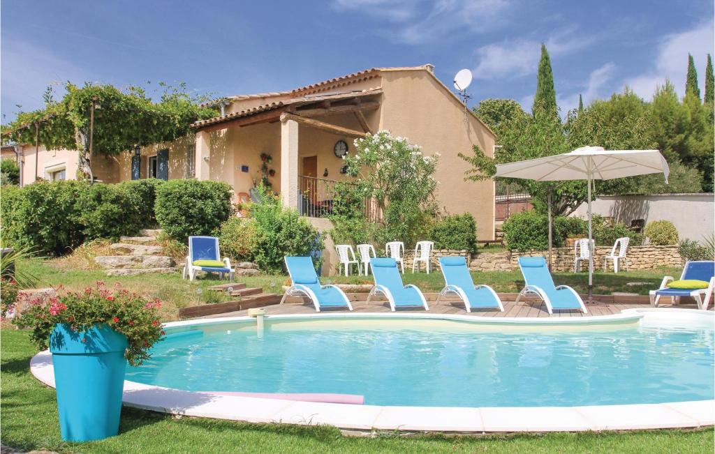 Maison de vacances Awesome home in Goult with 4 Bedrooms, WiFi and Outdoor swimming pool , 84220 Goult