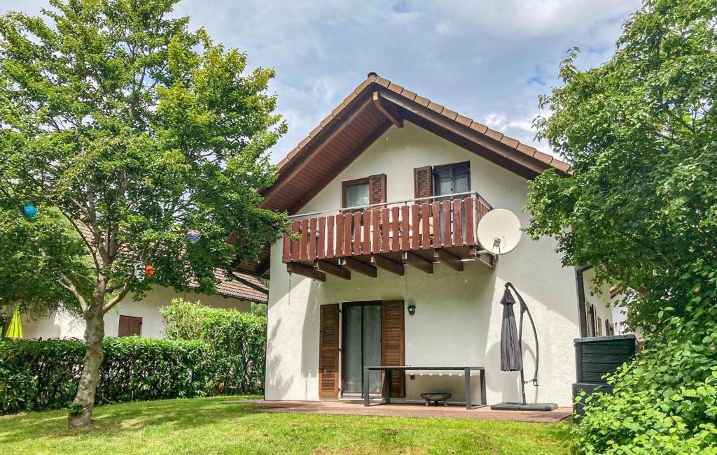 Maison de vacances Awesome home in Kirchheim with 4 Bedrooms and WiFi , 36275 Kirchheim