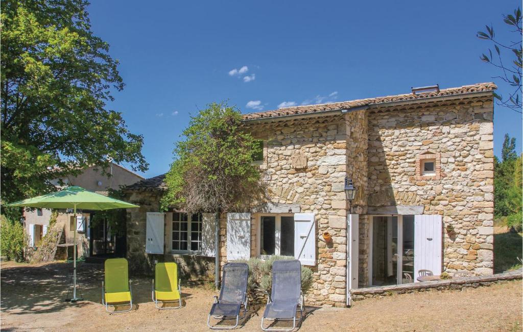 Maison de vacances Awesome home in La Begude-De-Mazenc with 5 Bedrooms, Private swimming pool and Outdoor swimming pool , 26160 Truinas