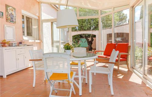 Maison de vacances Awesome home in Les Matelles with 4 Bedrooms, WiFi and Outdoor swimming pool  Les Matelles