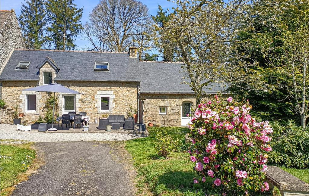 Maison de vacances Awesome home in Lescout-Gouarec with 2 Bedrooms , 22570 Lescouët-Gouarec