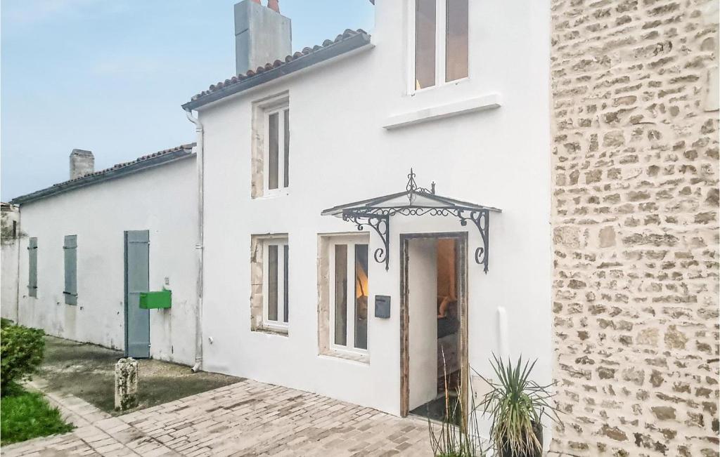 Maison de vacances Awesome home in LHoumeau with 1 Bedrooms and WiFi , 17137 LʼHoumeau