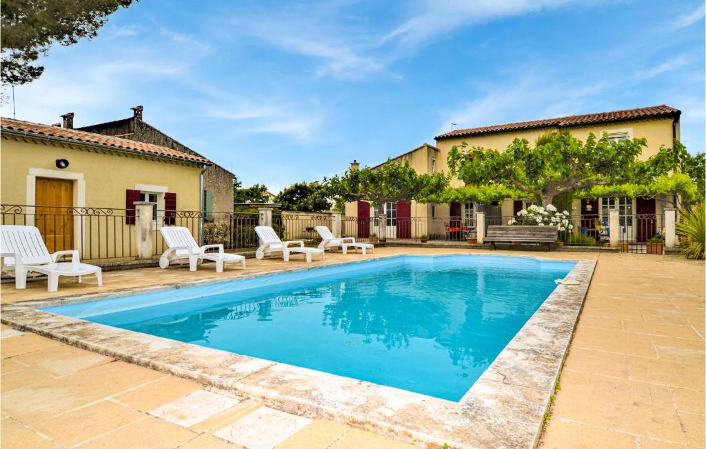 Maison de vacances Awesome home in Maillane with 6 Bedrooms, WiFi and Outdoor swimming pool , 13910 Maillane