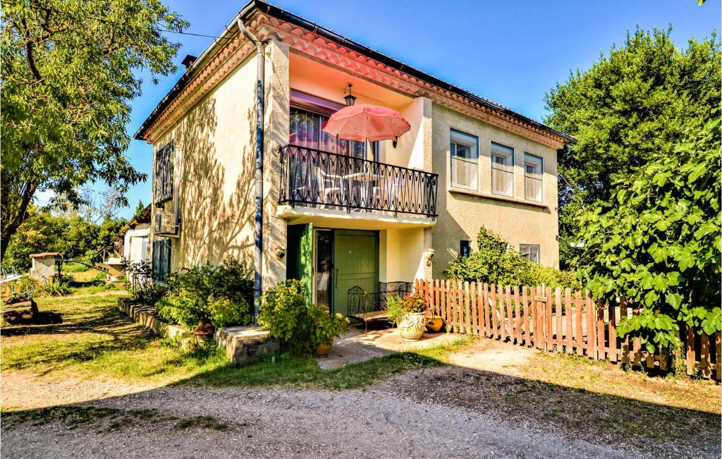 Maison de vacances Awesome home in Meynes with 2 Bedrooms and WiFi , 30840 Meynes