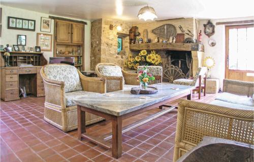 Maison de vacances Awesome home in Monpazier with WiFi, Private swimming pool and Outdoor swimming pool  Monpazier